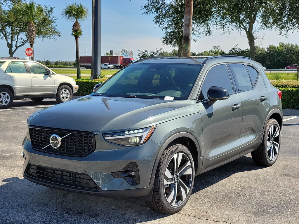 New 2026 Volvo XC40 B5 Ultra SUV