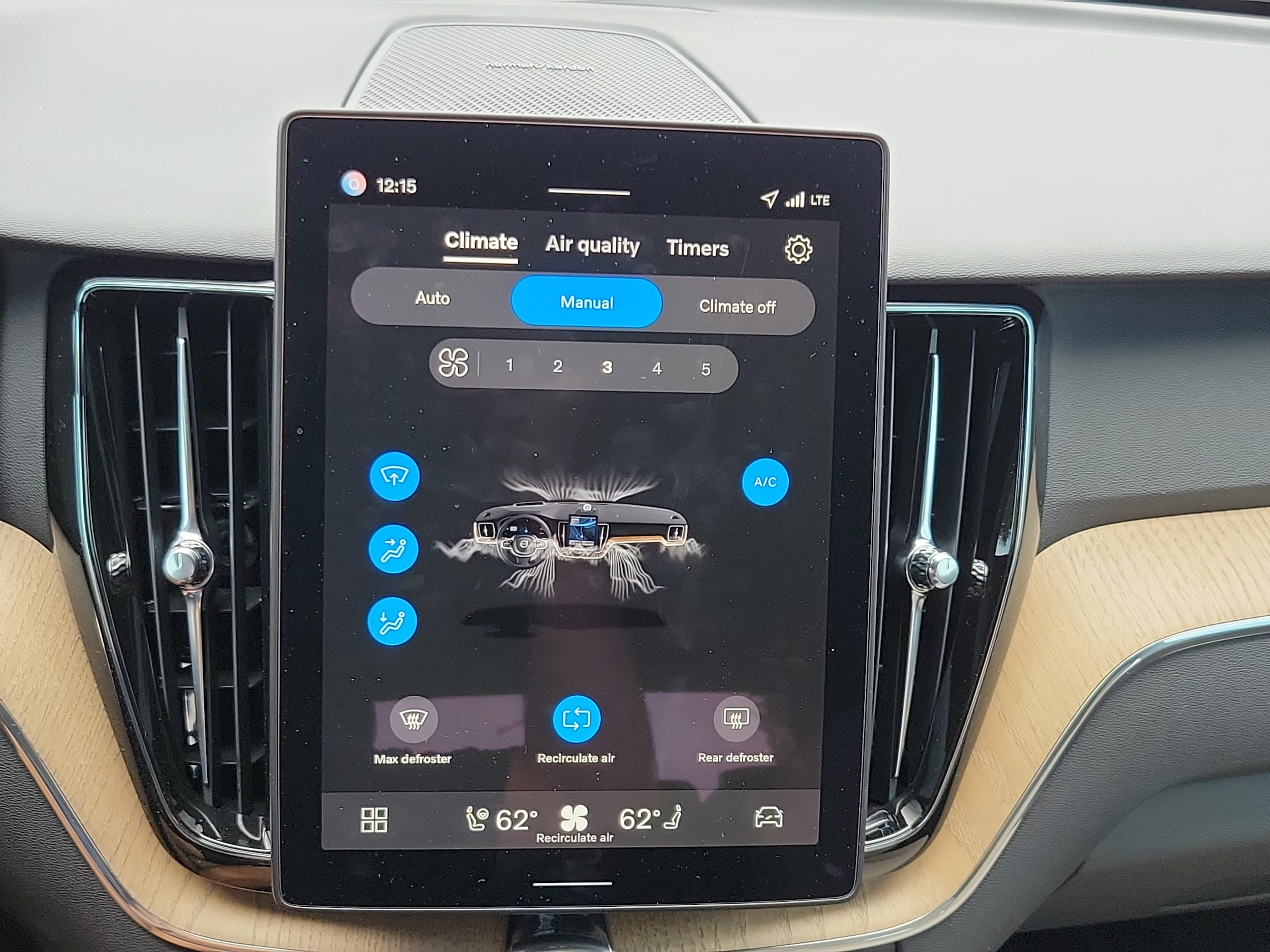 2026 Volvo XC60 Plus - Photo 23