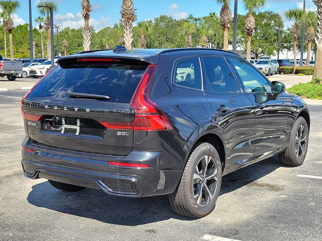 New 2026 Volvo XC60 B5 Core SUV
