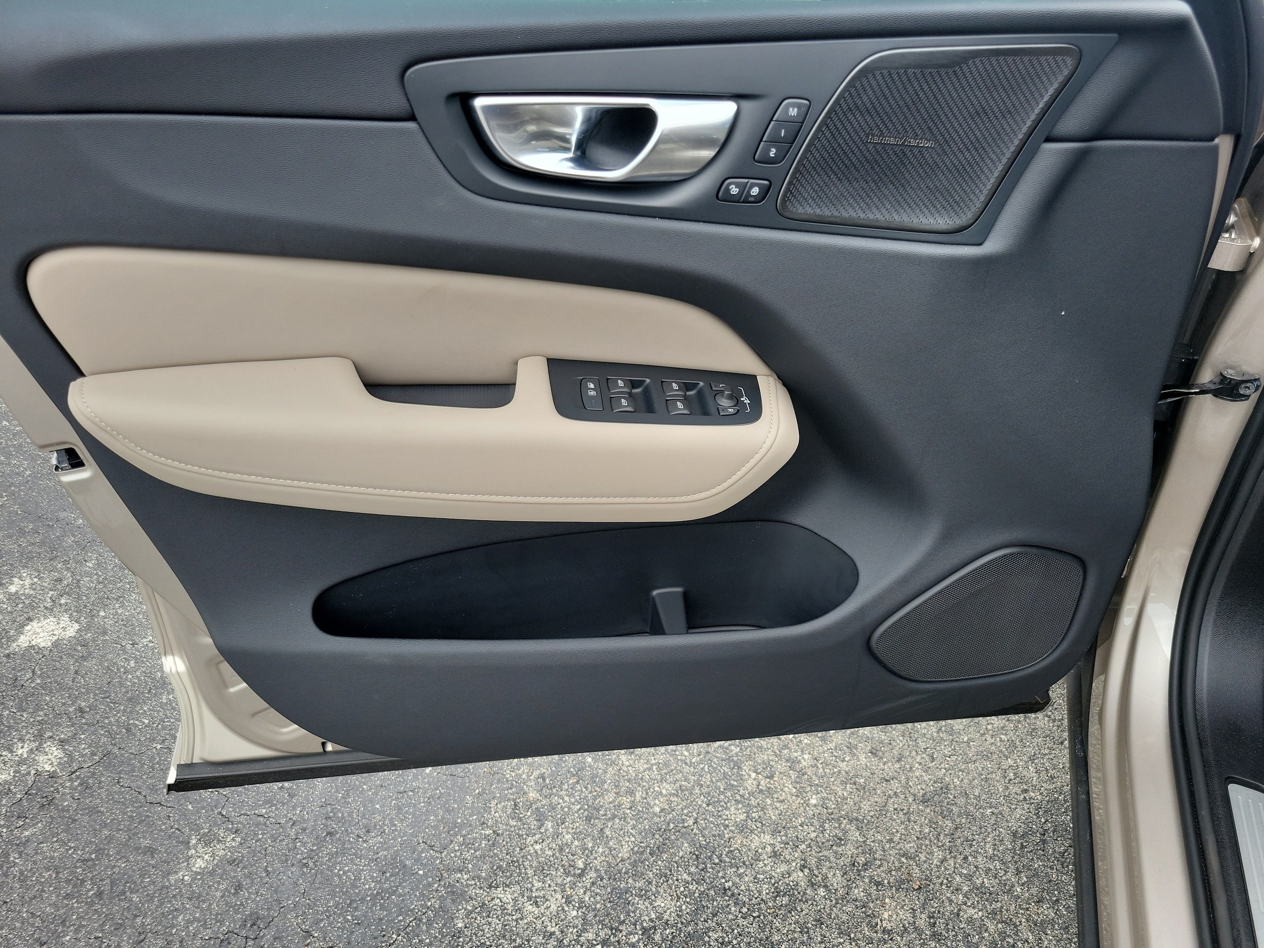 2026 Volvo XC60 Plus - Photo 12