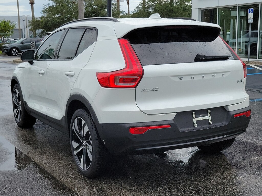 New 2026 Volvo XC40 B5 Ultra SUV