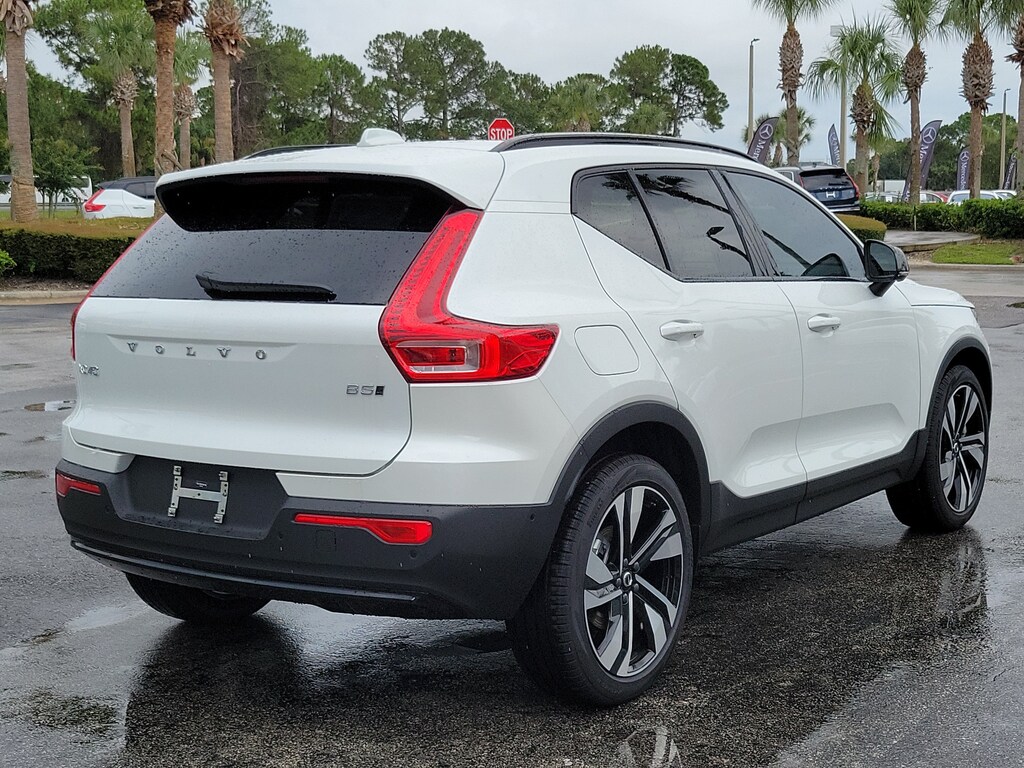 New 2026 Volvo XC40 B5 Ultra SUV