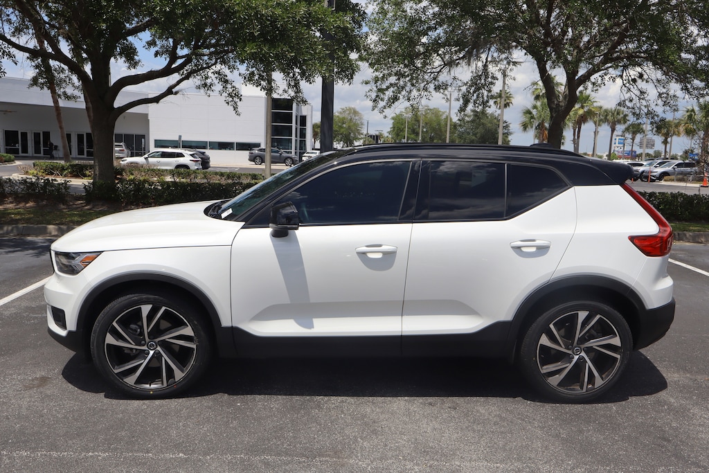Certified 2022 Volvo XC40 T5 AWD R-Design SUV