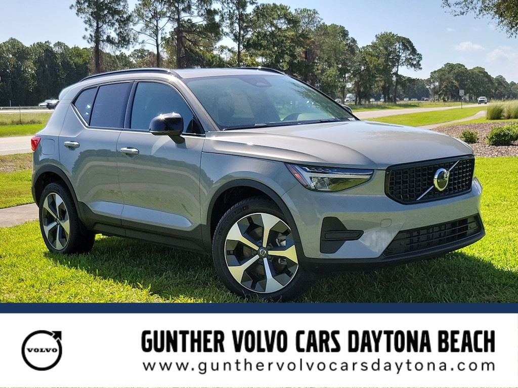 New 2026 Volvo XC40 B5 Core SUV