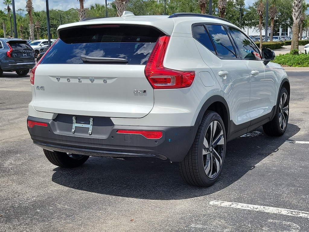 New 2026 Volvo XC40 B5 Plus SUV