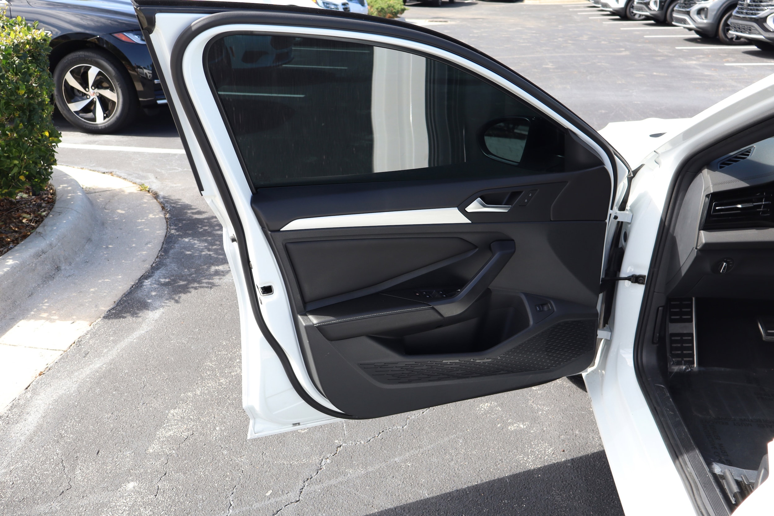 2025 Volkswagen Jetta Sport - Photo 14