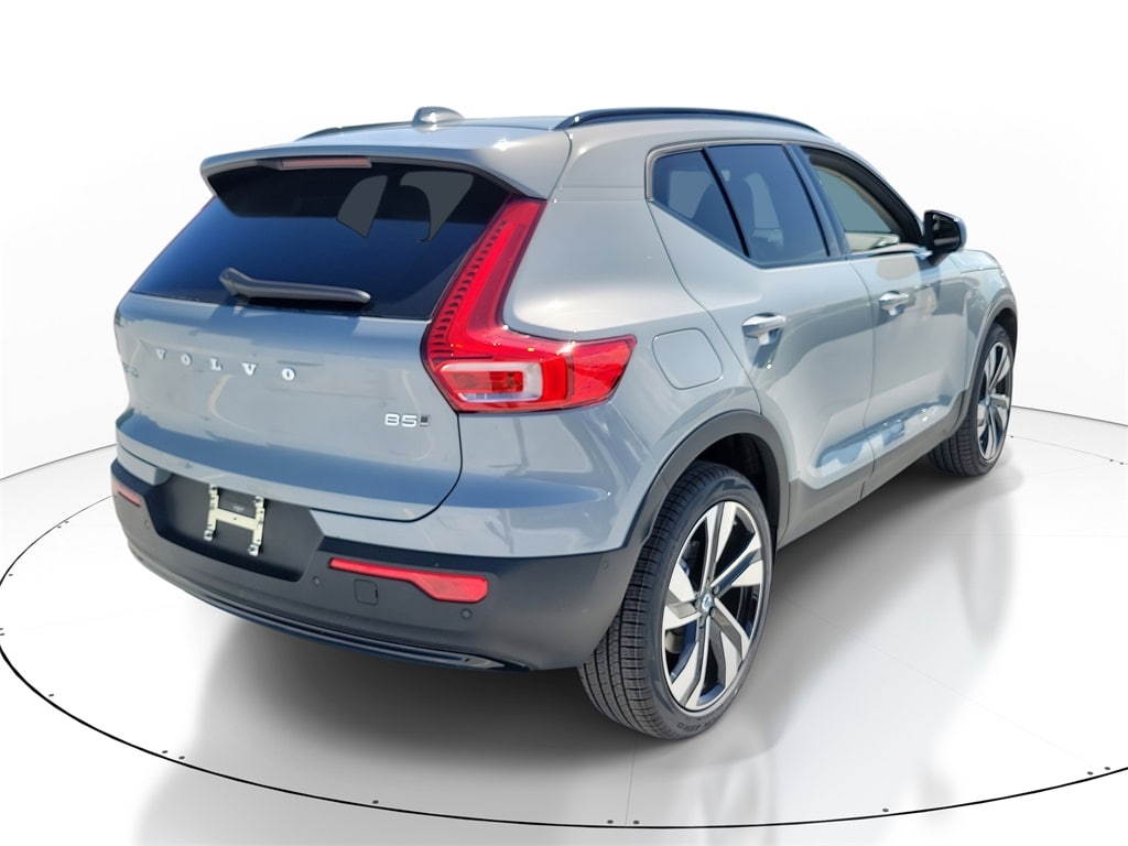 New 2026 Volvo XC40 B5 Ultra SUV