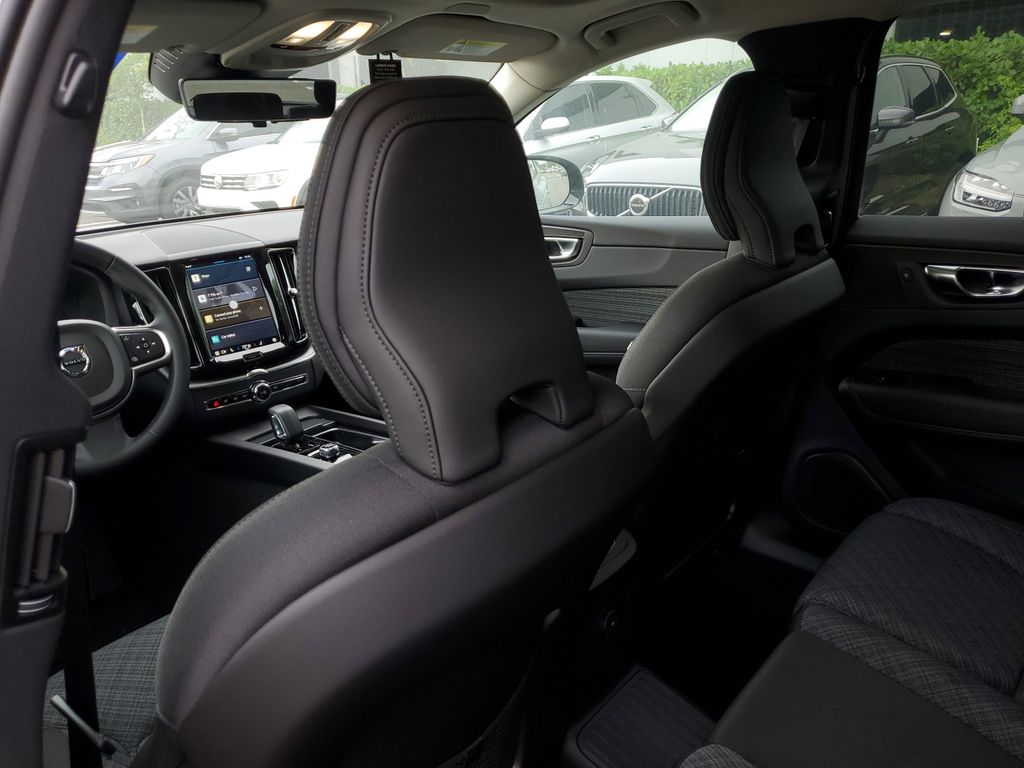 2025 Volvo XC60 Core - Photo 14