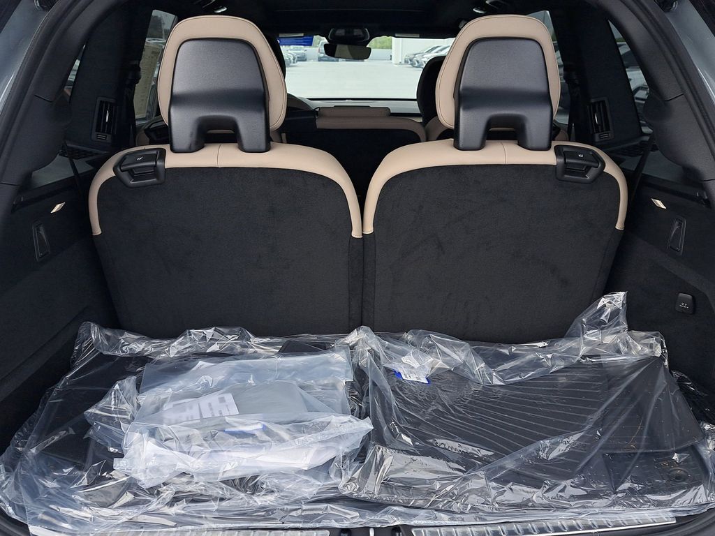 2026 Volvo XC90 Plus - Photo 8