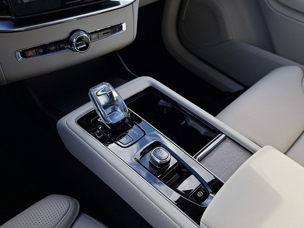 2026 Volvo XC90 Ultra - Photo 33