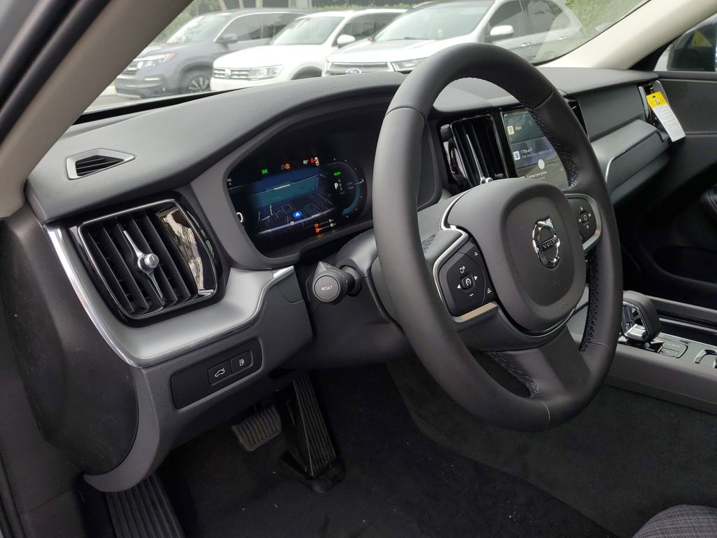 2025 Volvo XC60 Core - Photo 21