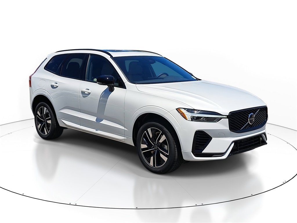 2026 Volvo XC60 Core's photo