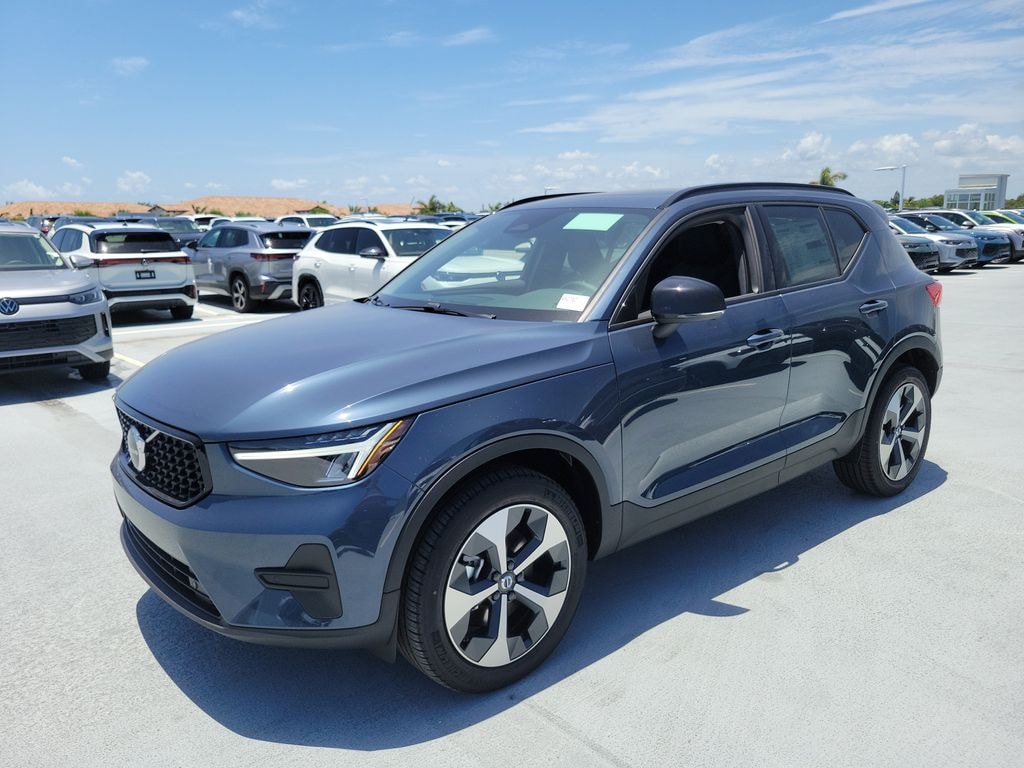 New 2026 Volvo XC40 B5 Core SUV