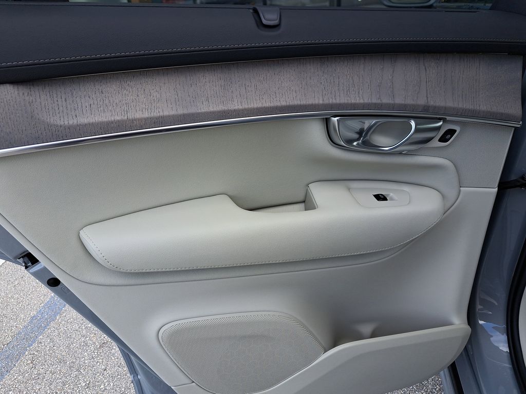 2026 Volvo XC90 Ultra - Photo 10