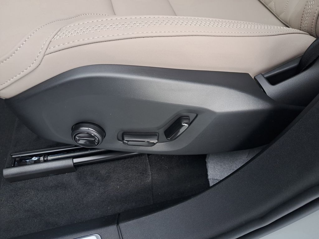 2026 Volvo XC90 Plus - Photo 23