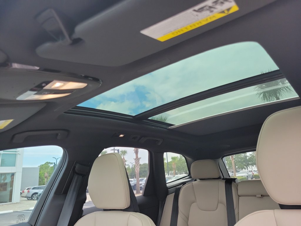 2026 Volvo XC60 Plus - Photo 11
