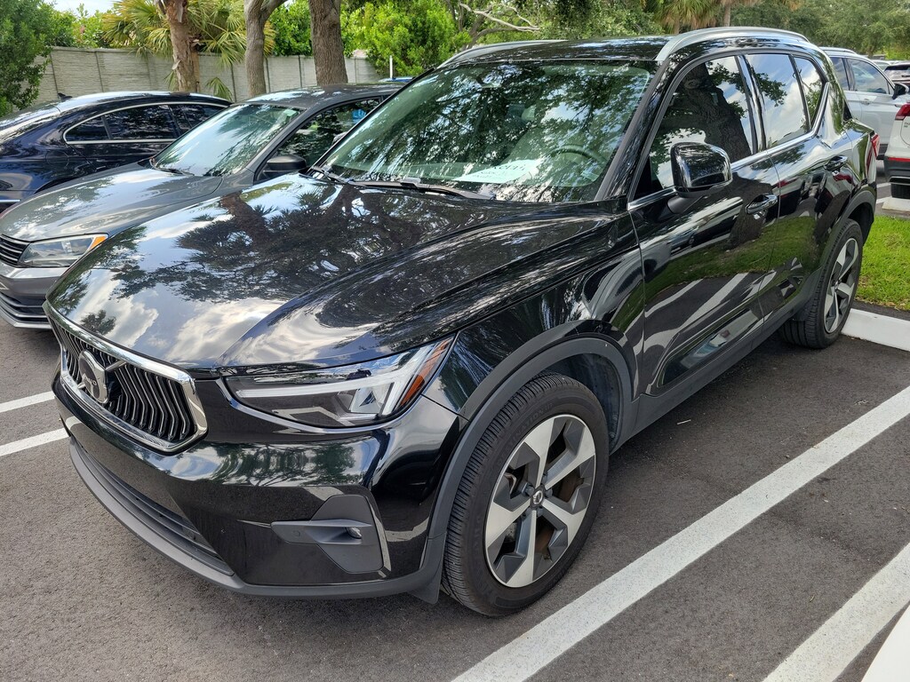 Used 2023 Volvo XC40 B5 AWD Plus Bright SUV