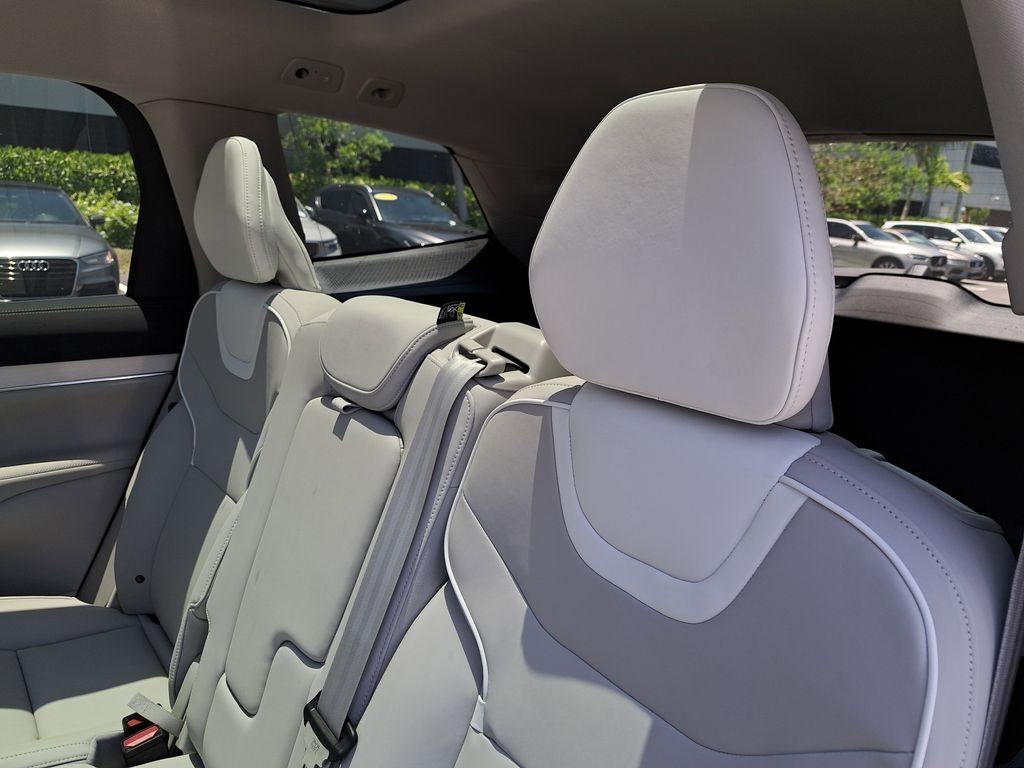 2025 Volvo EX90 Ultra - Photo 10