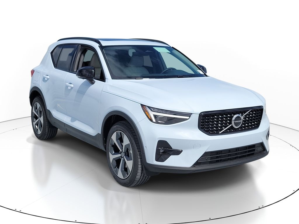 New 2026 Volvo XC40 B5 Plus SUV
