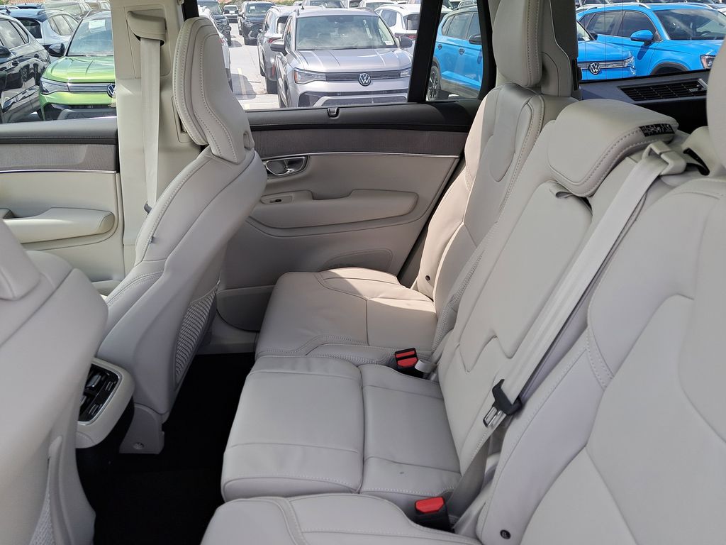 2026 Volvo XC90 Ultra - Photo 13