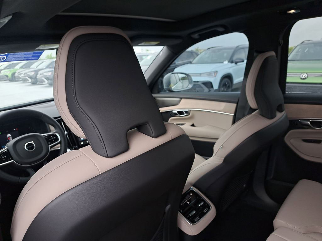 2026 Volvo XC90 Plus - Photo 14