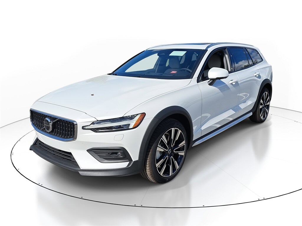 New 2026 Volvo V60 Cross Country B5 Ultra Wagon