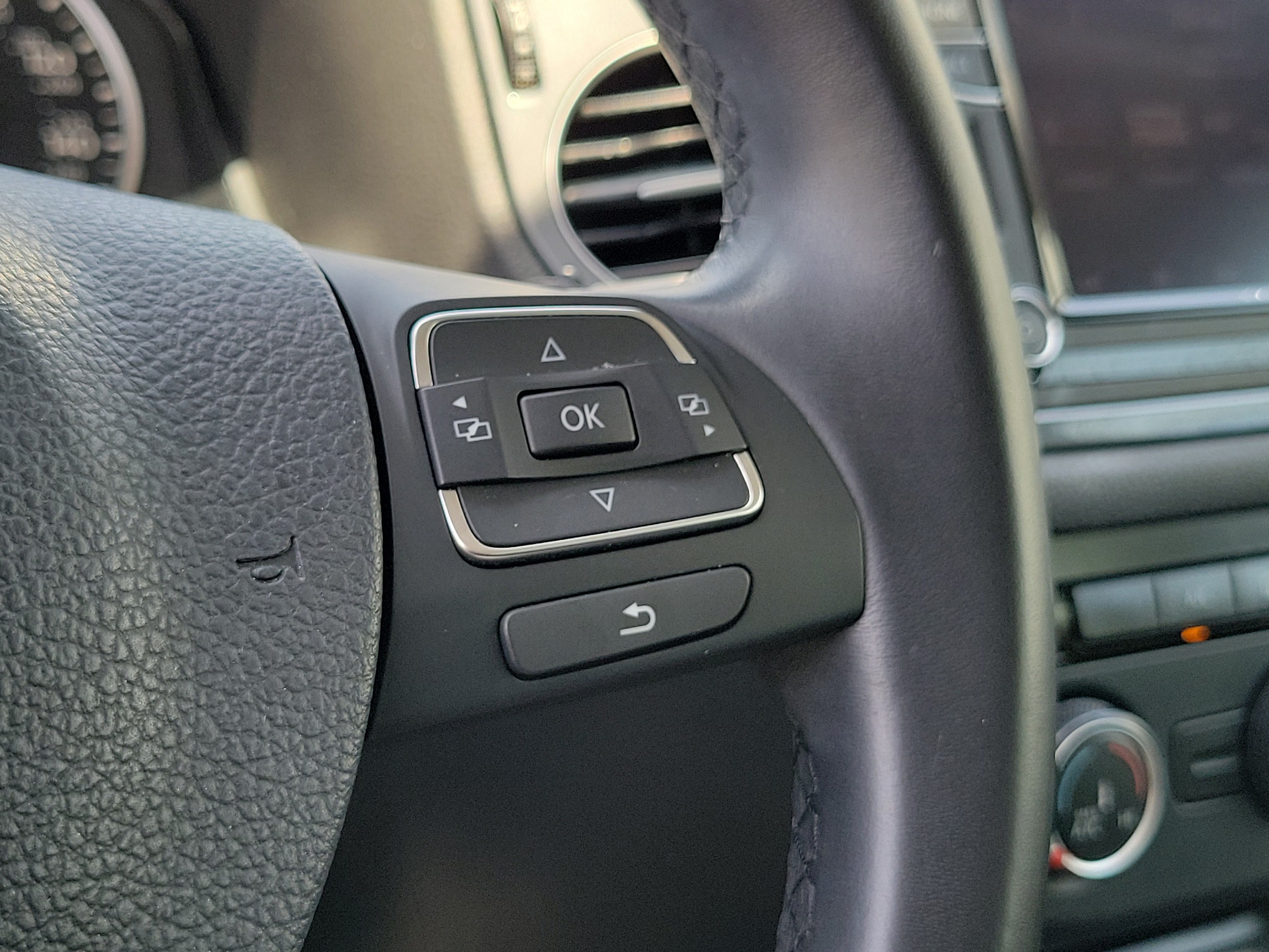 2018 Volkswagen Tiguan Limited Base - Photo 24
