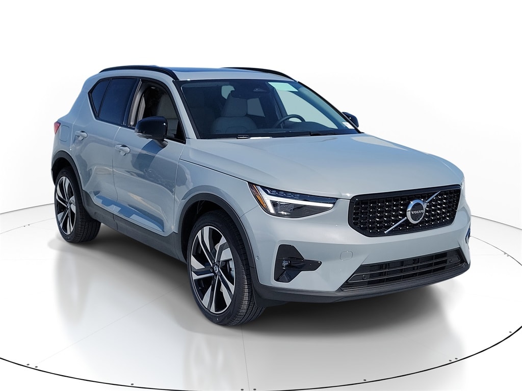 New 2026 Volvo XC40 B5 Ultra SUV