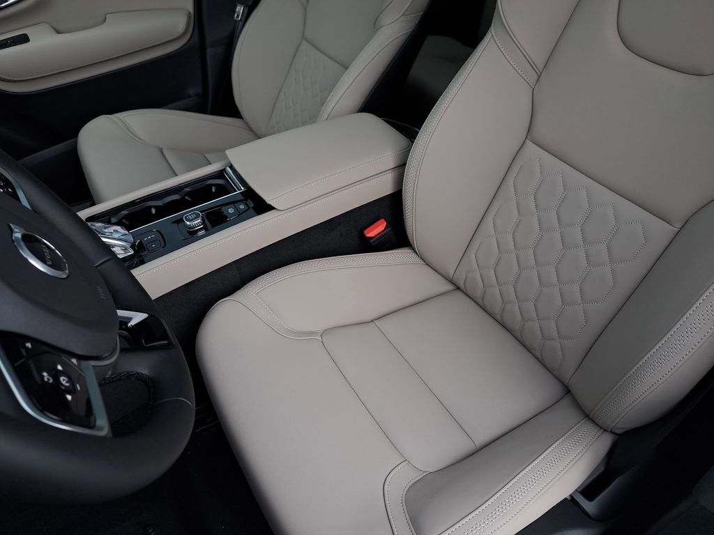 2026 Volvo XC90 Plus - Photo 22