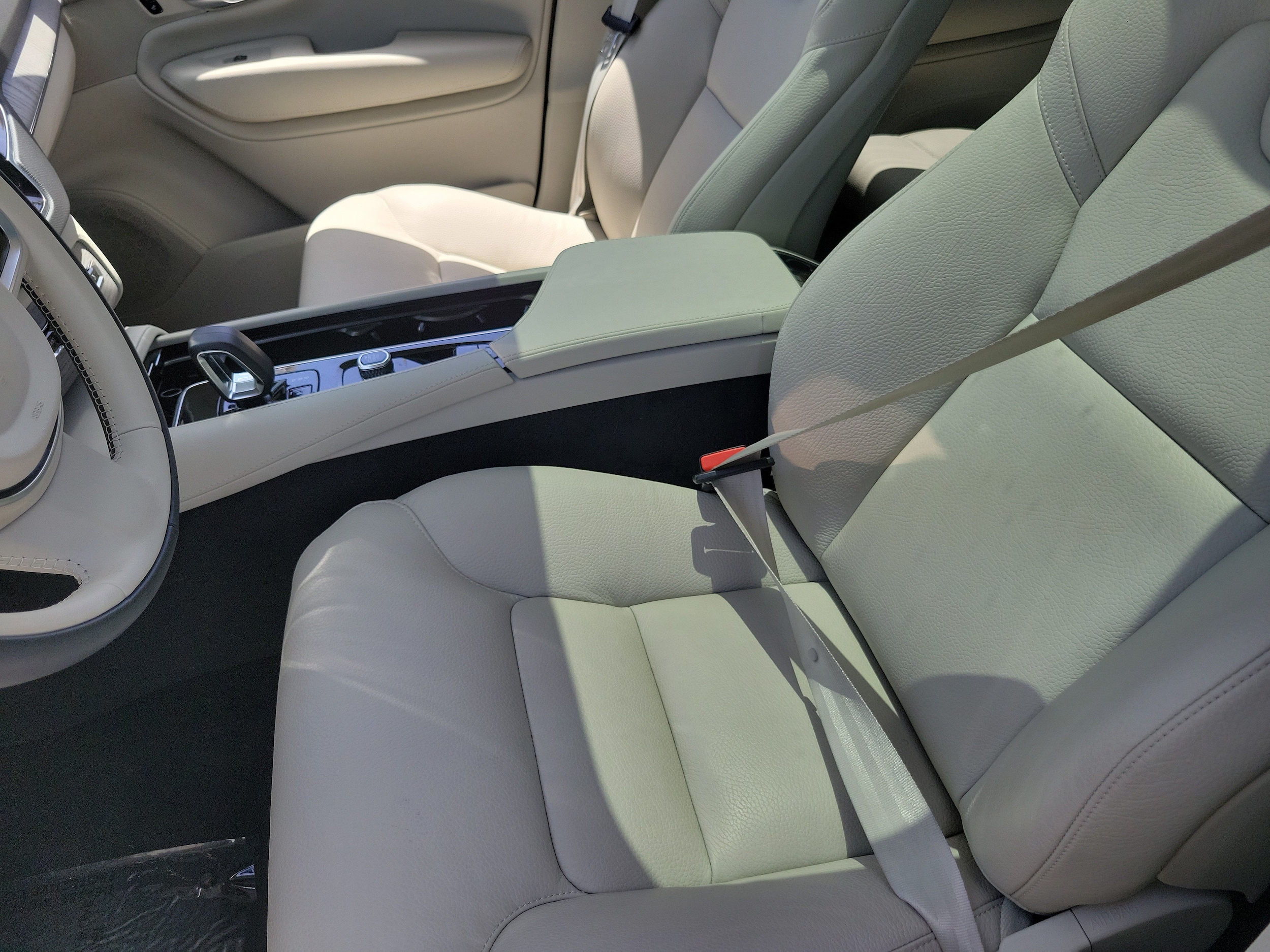 2025 Volvo XC90 Plus - Photo 22