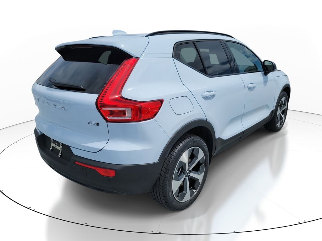 New 2026 Volvo XC40 B5 Core SUV