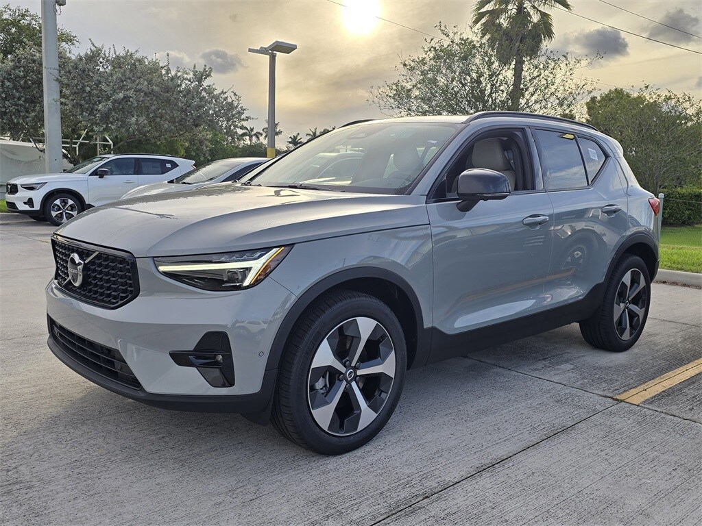 New 2026 Volvo XC40 B5 Plus SUV