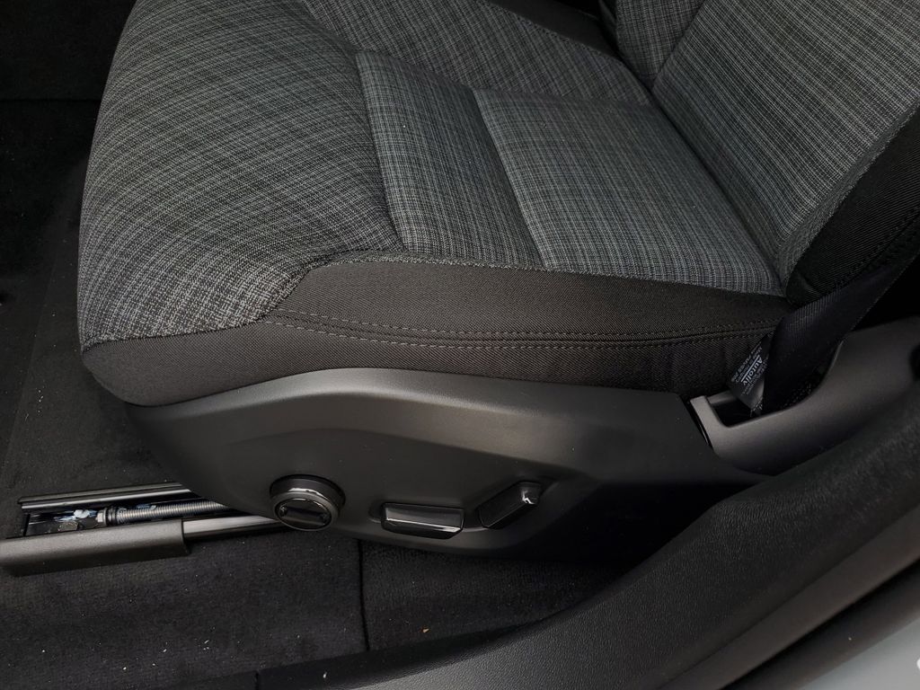 2025 Volvo XC60 Core - Photo 25