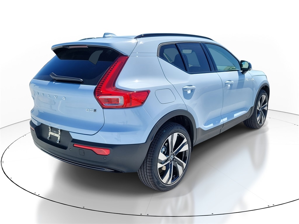 New 2026 Volvo XC40 B5 Ultra SUV