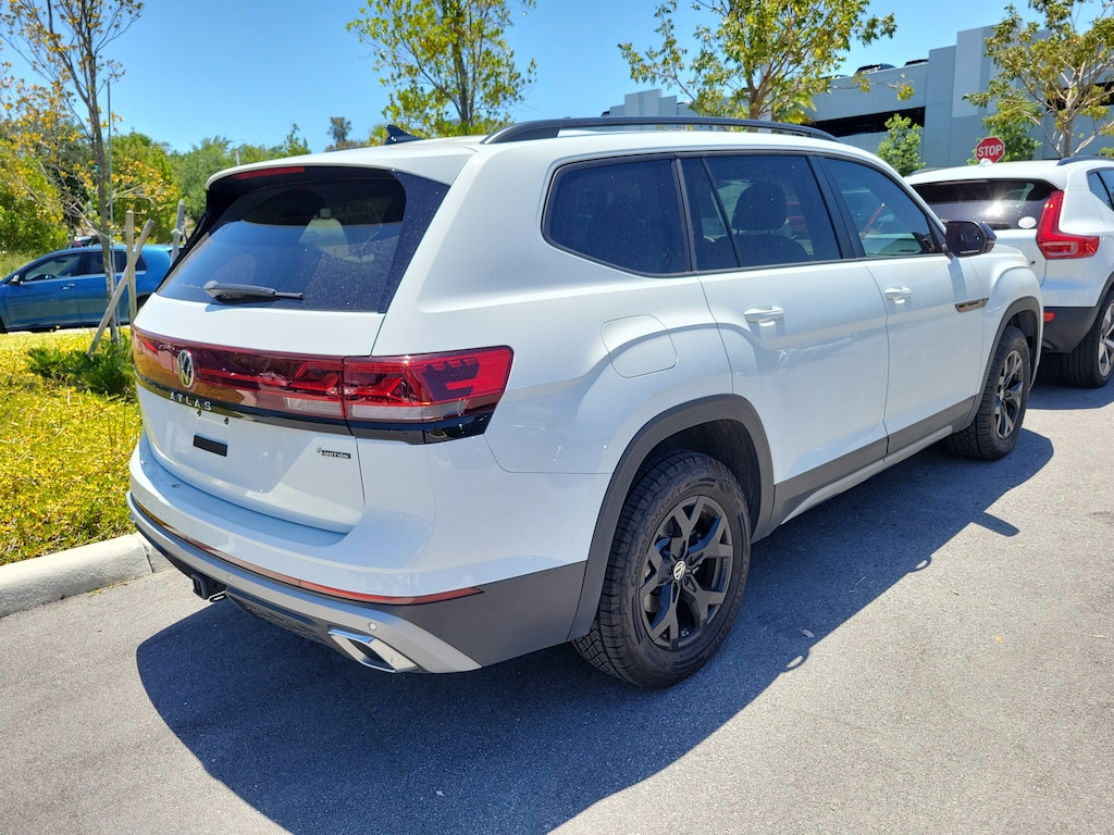 Used 2024 Volkswagen Atlas 2.0T Peak Edition SE w/Technology SUV