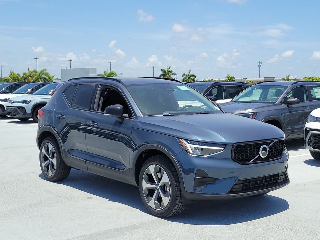 New 2026 Volvo XC40 B5 Core SUV