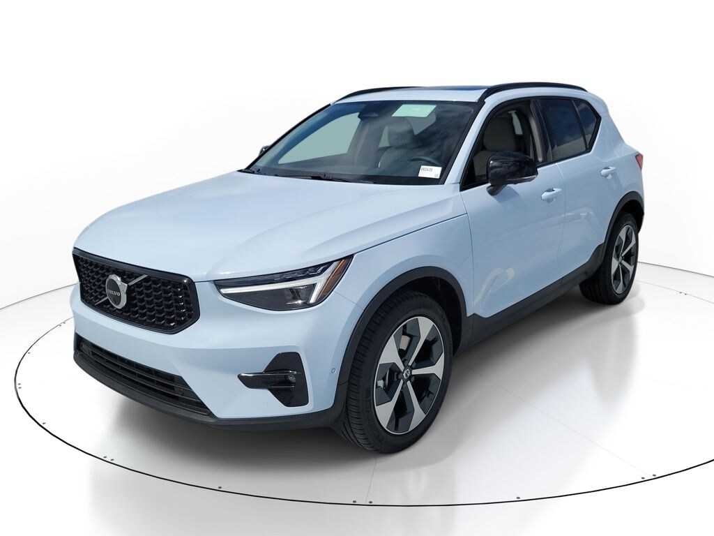 New 2026 Volvo XC40 B5 Plus SUV
