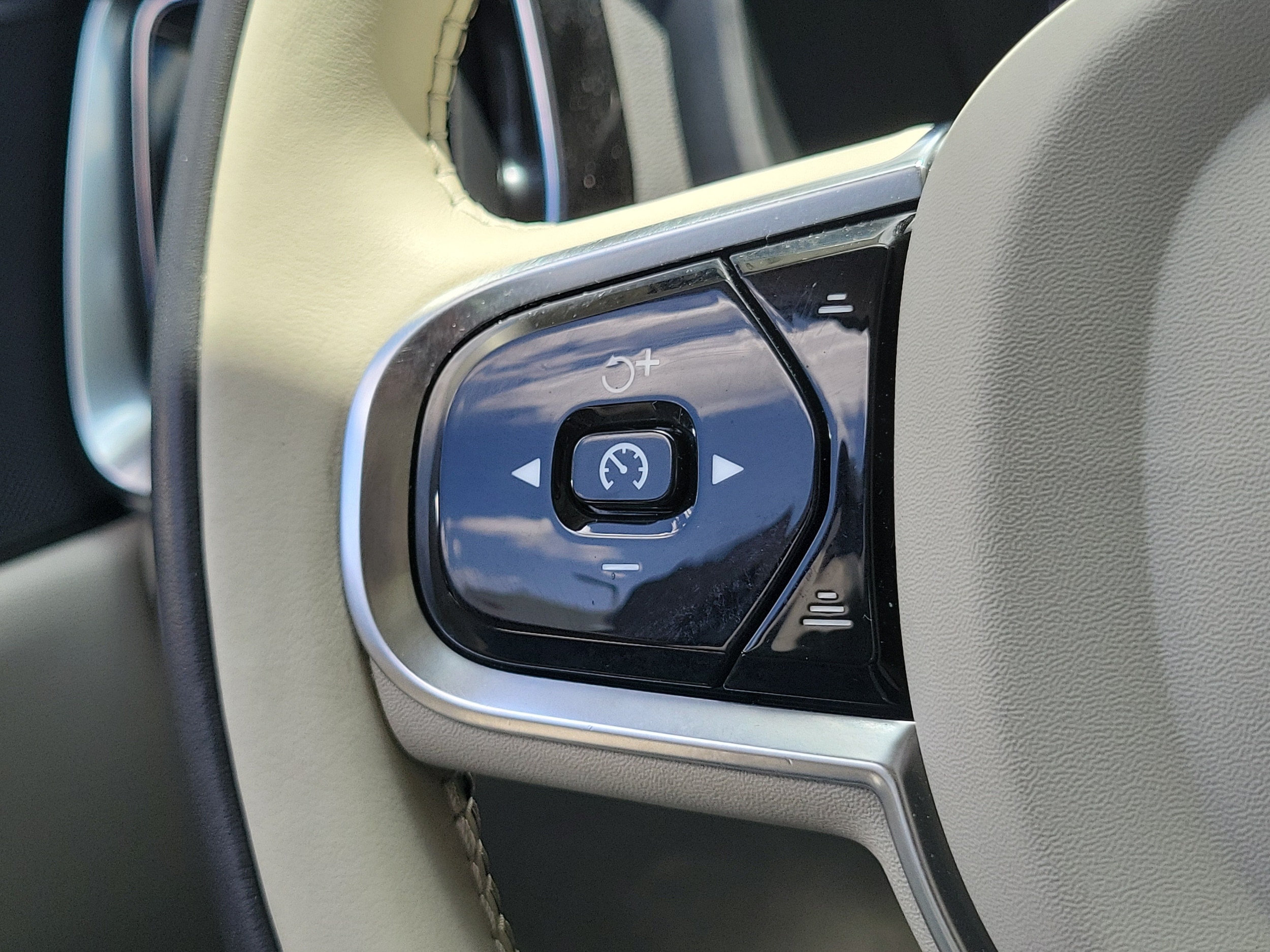 2024 Volvo S60 Core - Photo 23