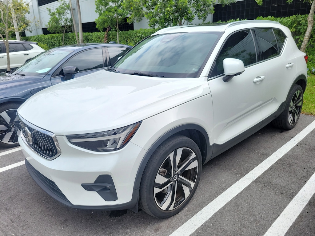 Used 2023 Volvo XC40 B5 AWD Plus Bright SUV