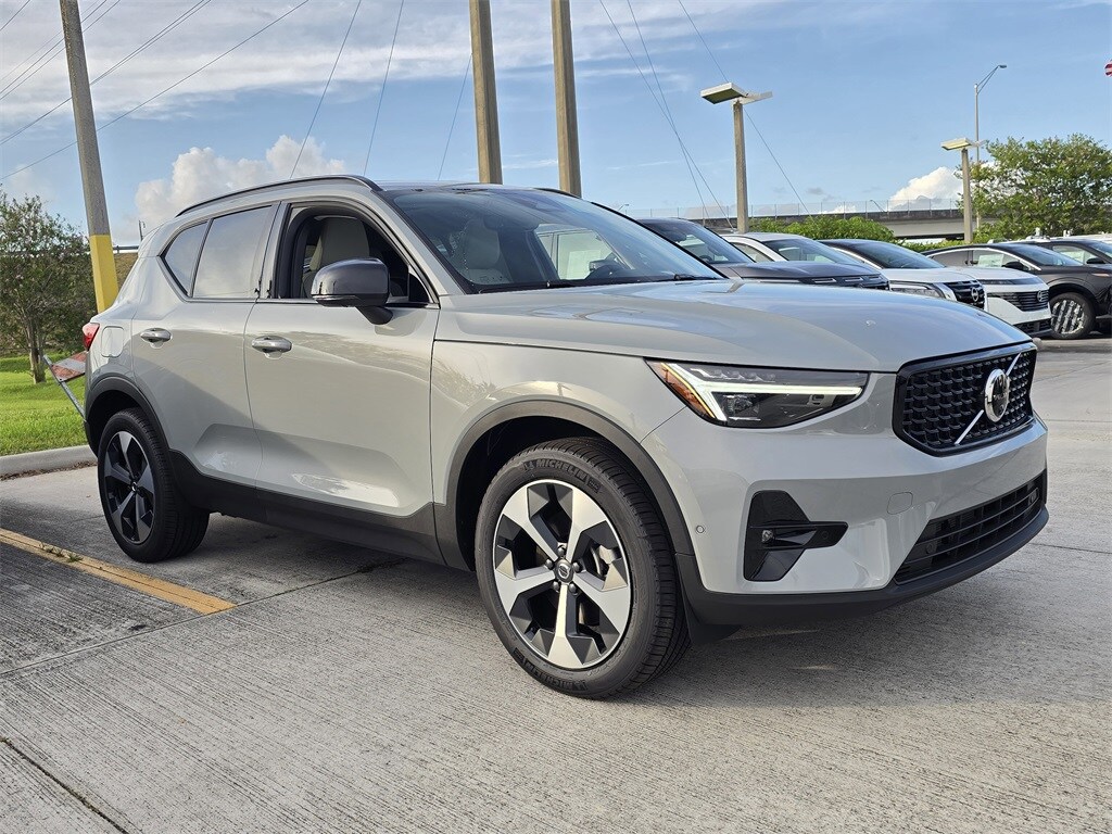 New 2026 Volvo XC40 B5 Plus SUV