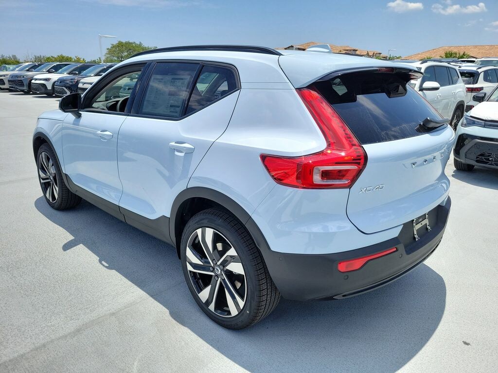 New 2026 Volvo XC40 B5 Plus SUV