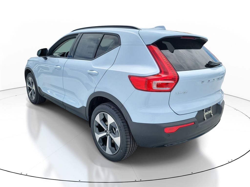 New 2026 Volvo XC40 B5 Core SUV