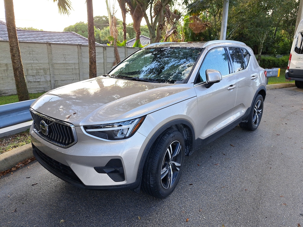 Used 2023 Volvo XC40 B5 AWD Plus Bright SUV