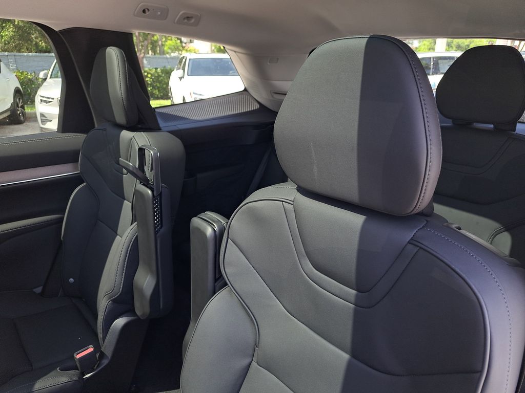 2025 Volvo EX90 Plus - Photo 11
