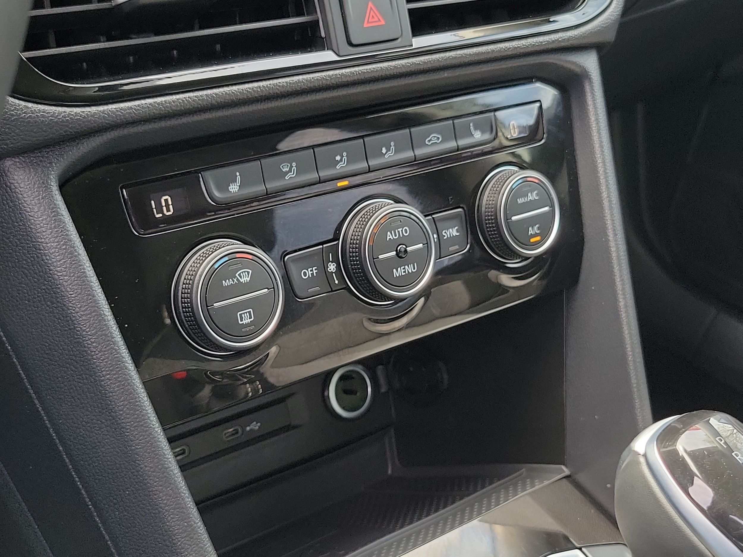 2024 Volkswagen Taos SE - Photo 30