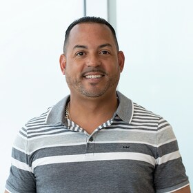 Staff member Alex Ayala from e01032596e99