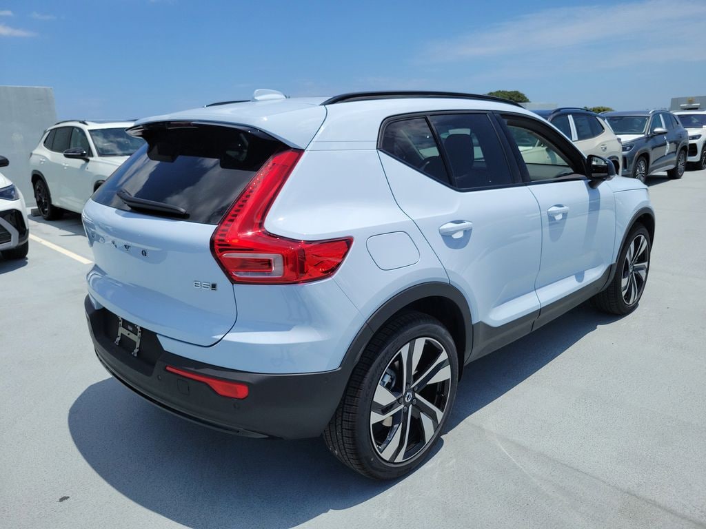 New 2026 Volvo XC40 B5 Plus SUV