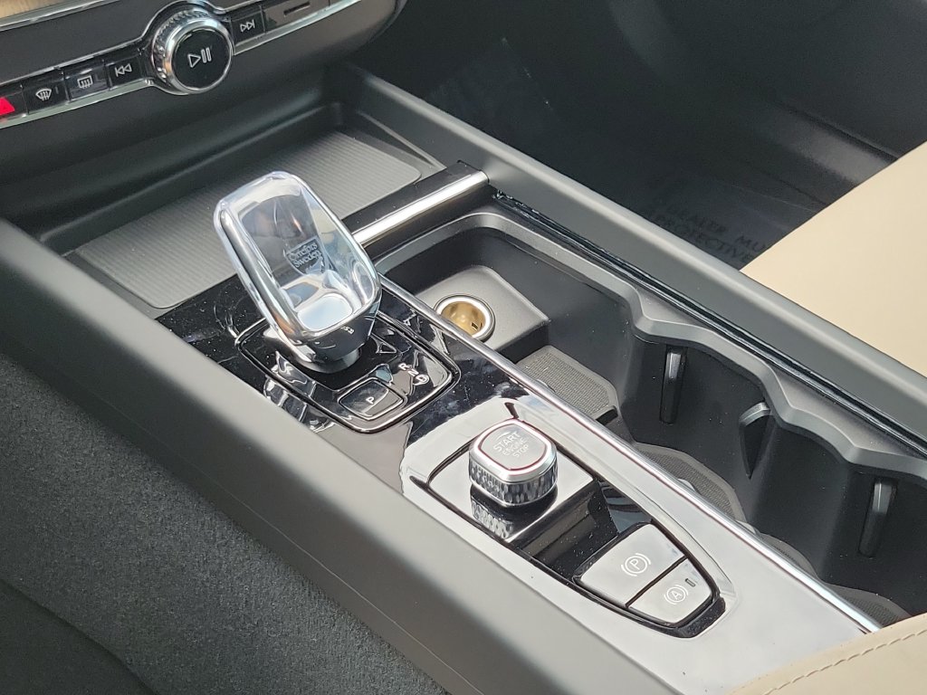 2026 Volvo XC60 Plus - Photo 25