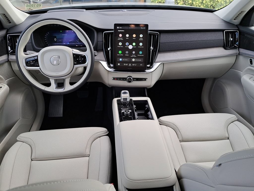 2026 Volvo XC90 Ultra - Photo 17