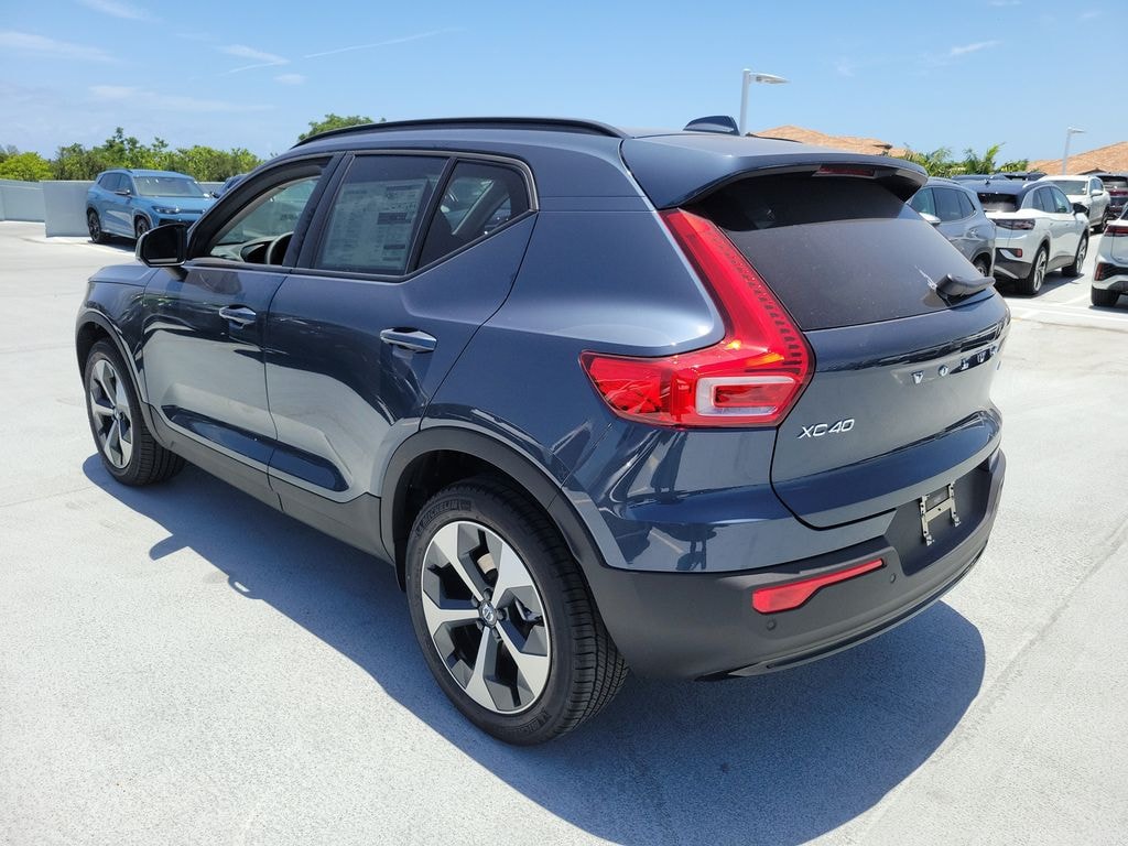 New 2026 Volvo XC40 B5 Core SUV
